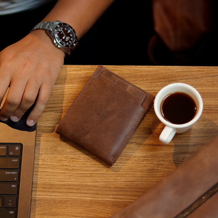 Bifold wallet with removable card holder