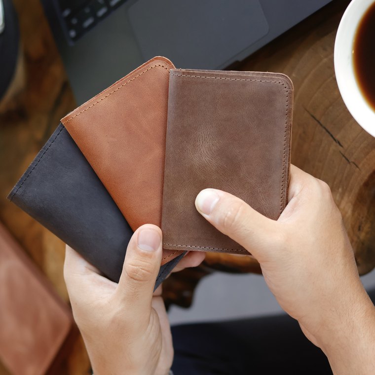 Compact bifold wallet